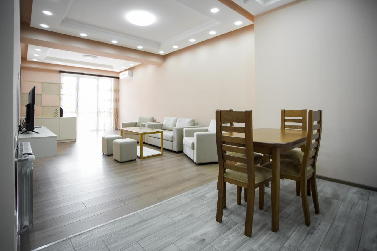 Fantastic Apartments Near Republic Square, Perfect Location, Mystreet Company Yerevan Exterior photo