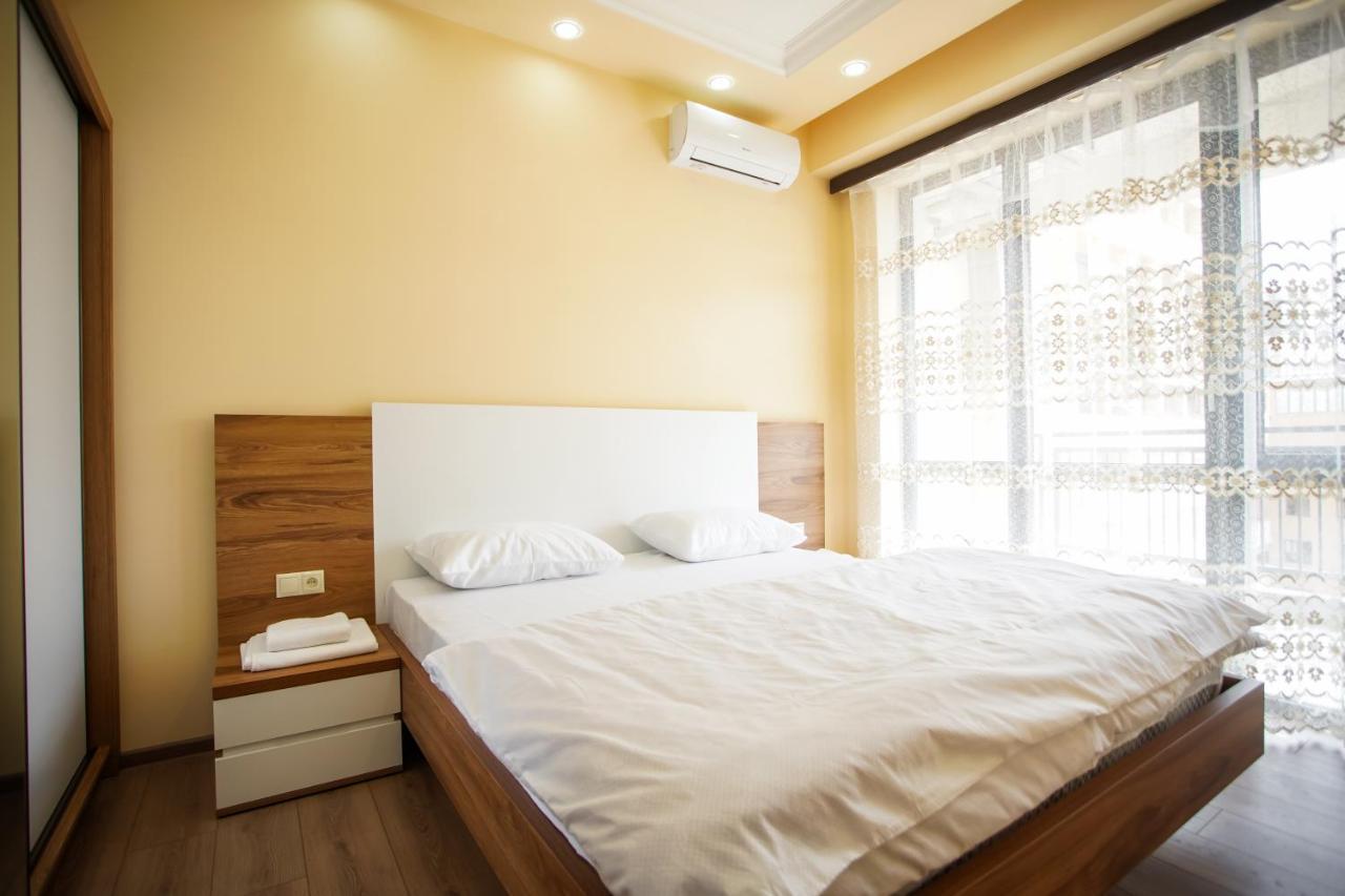 Fantastic Apartments Near Republic Square, Perfect Location, Mystreet Company Yerevan Exterior photo