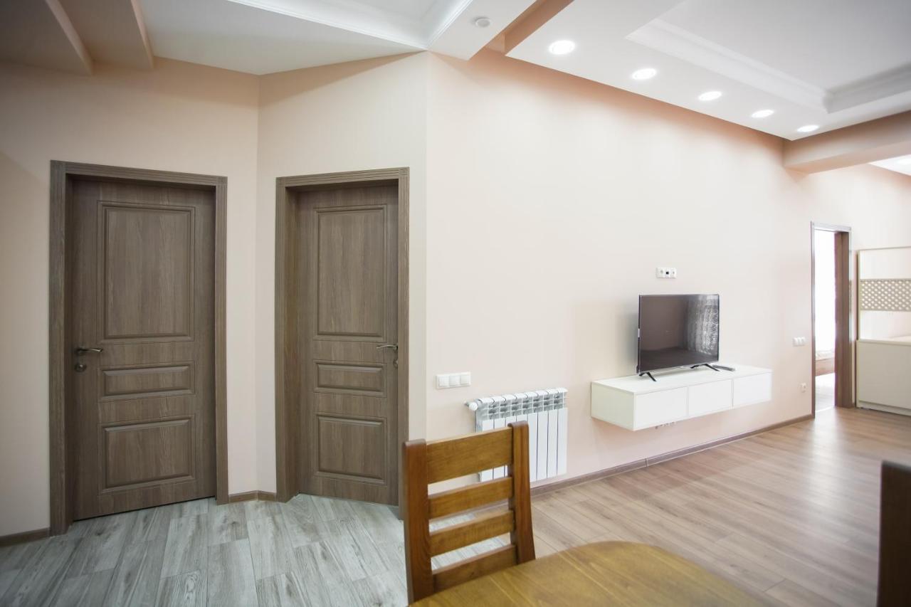 Fantastic Apartments Near Republic Square, Perfect Location, Mystreet Company Yerevan Exterior photo