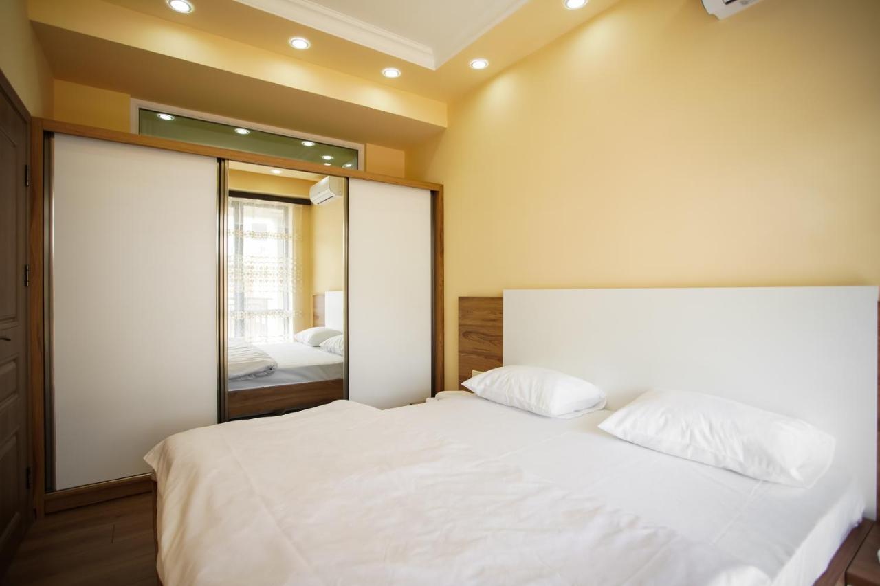 Fantastic Apartments Near Republic Square, Perfect Location, Mystreet Company Yerevan Exterior photo