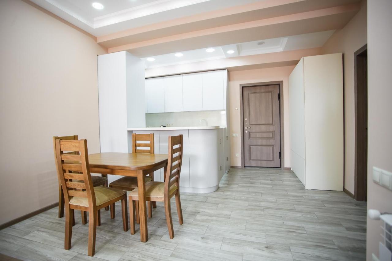 Fantastic Apartments Near Republic Square, Perfect Location, Mystreet Company Yerevan Exterior photo