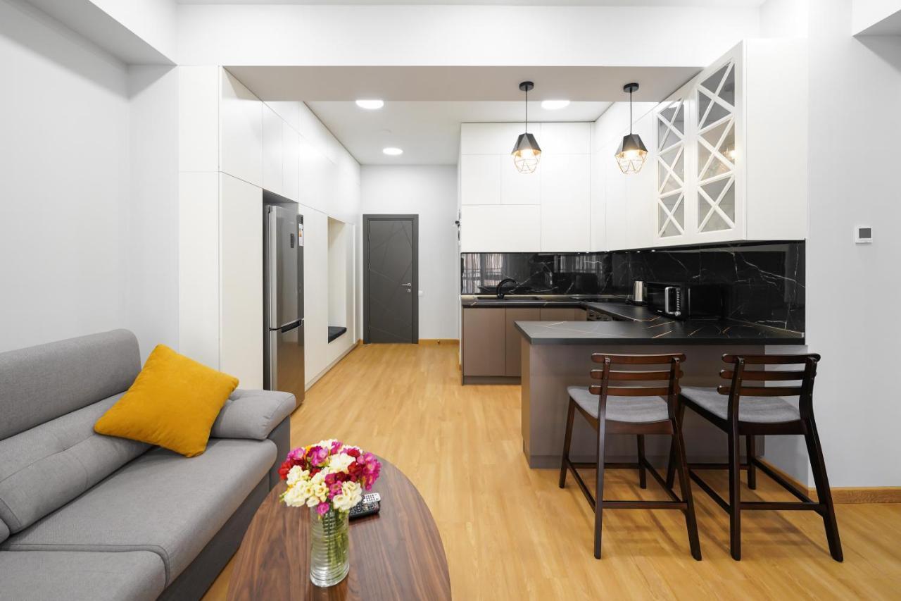 Fantastic Apartments Near Republic Square, Perfect Location, Mystreet Company Yerevan Exterior photo