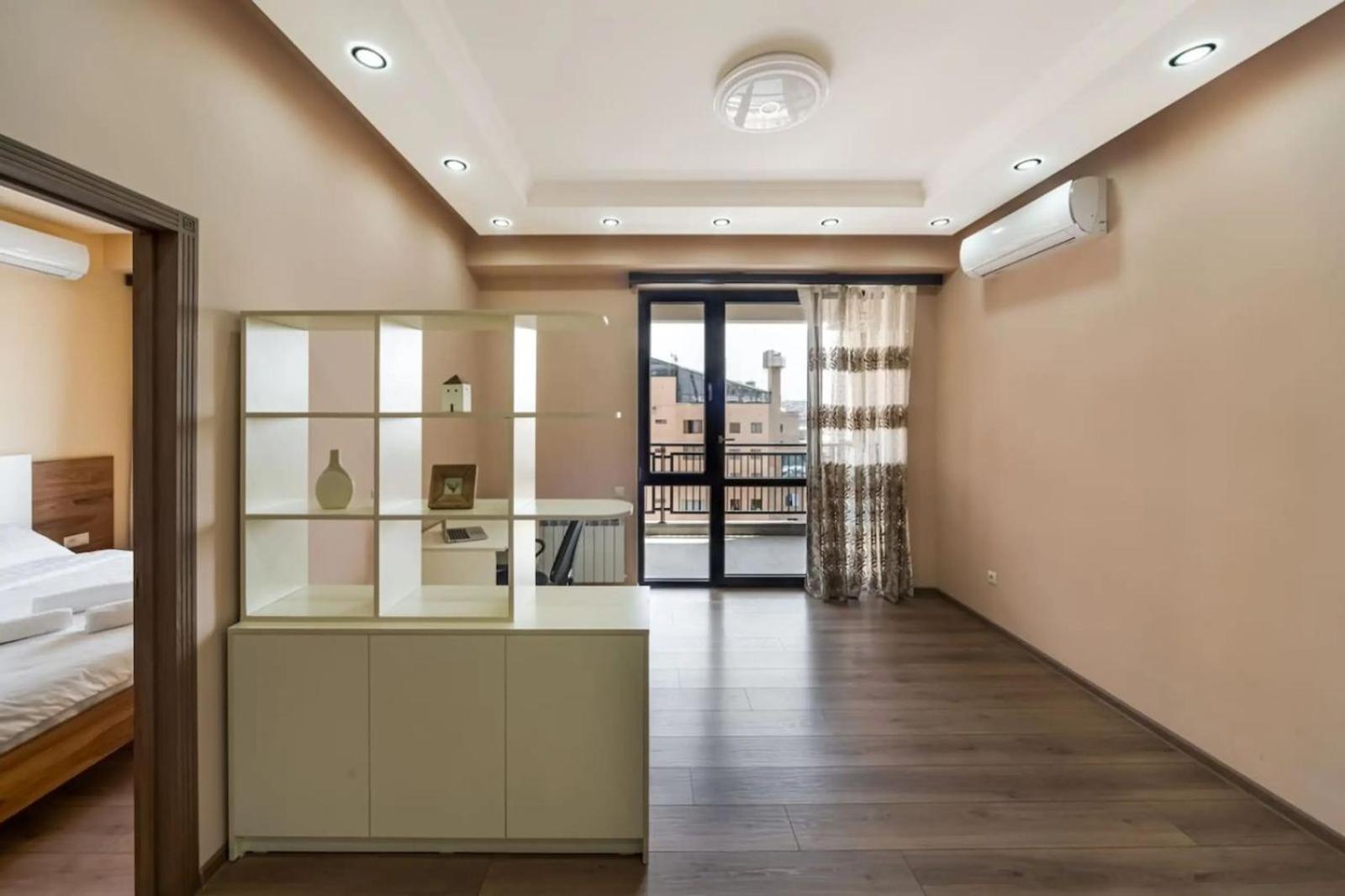 Fantastic Apartments Near Republic Square, Perfect Location, Mystreet Company Yerevan Exterior photo