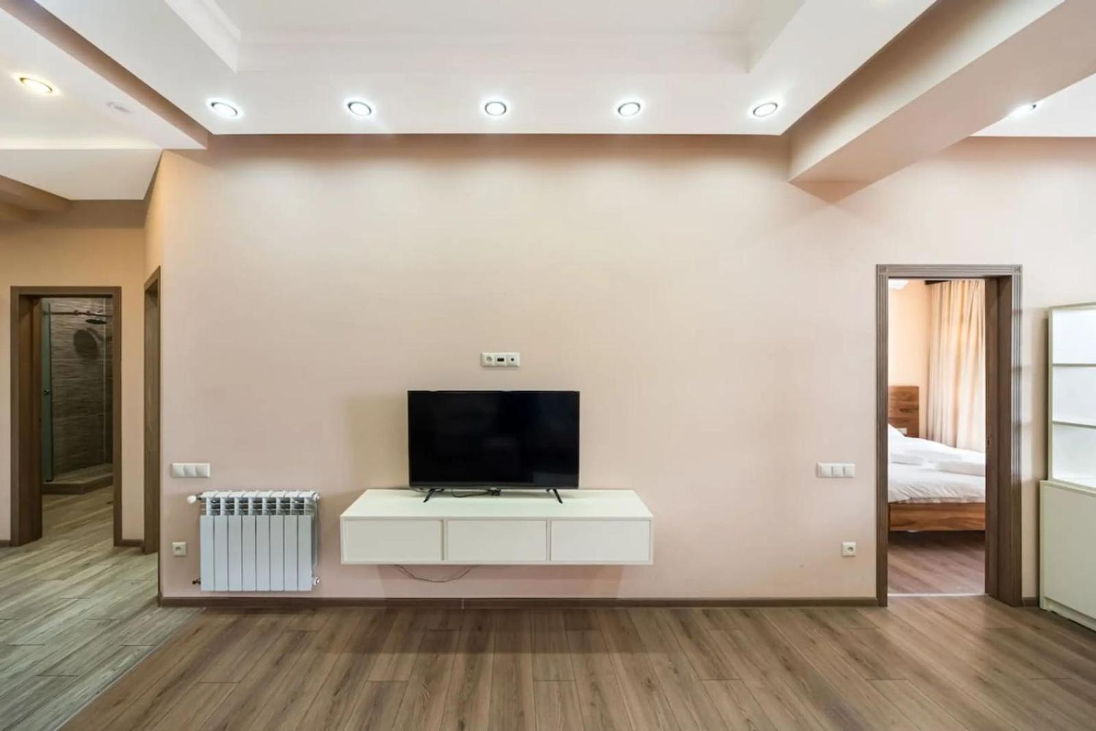 Fantastic Apartments Near Republic Square, Perfect Location, Mystreet Company Yerevan Exterior photo
