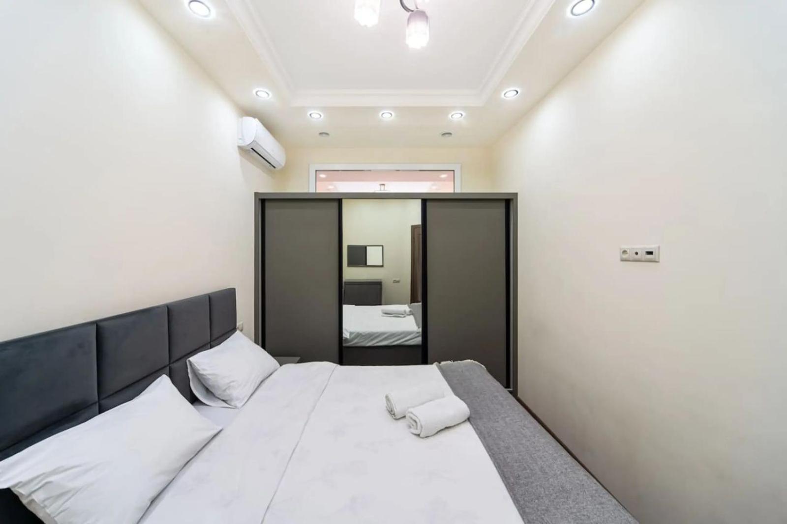 Fantastic Apartments Near Republic Square, Perfect Location, Mystreet Company Yerevan Exterior photo