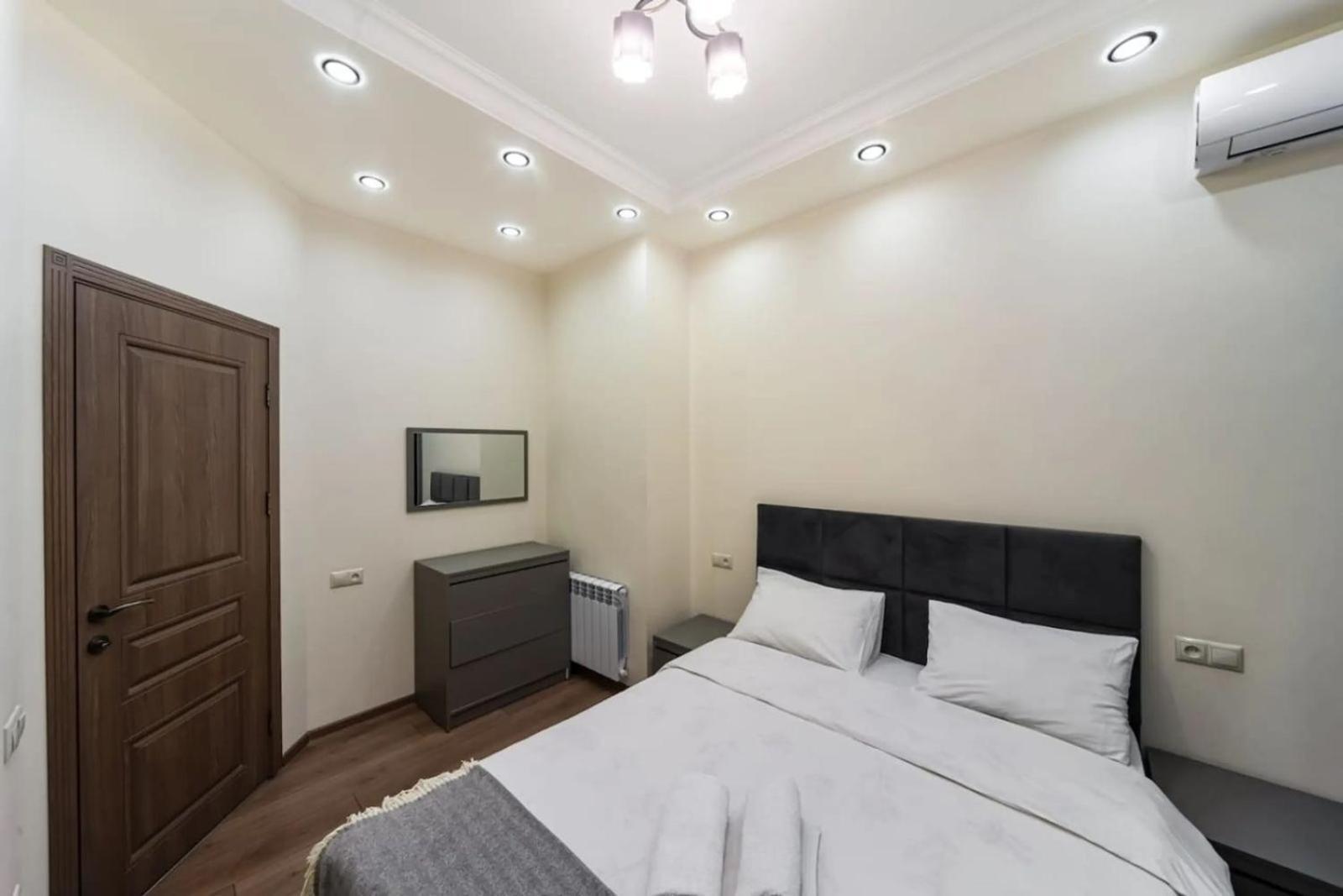 Fantastic Apartments Near Republic Square, Perfect Location, Mystreet Company Yerevan Exterior photo