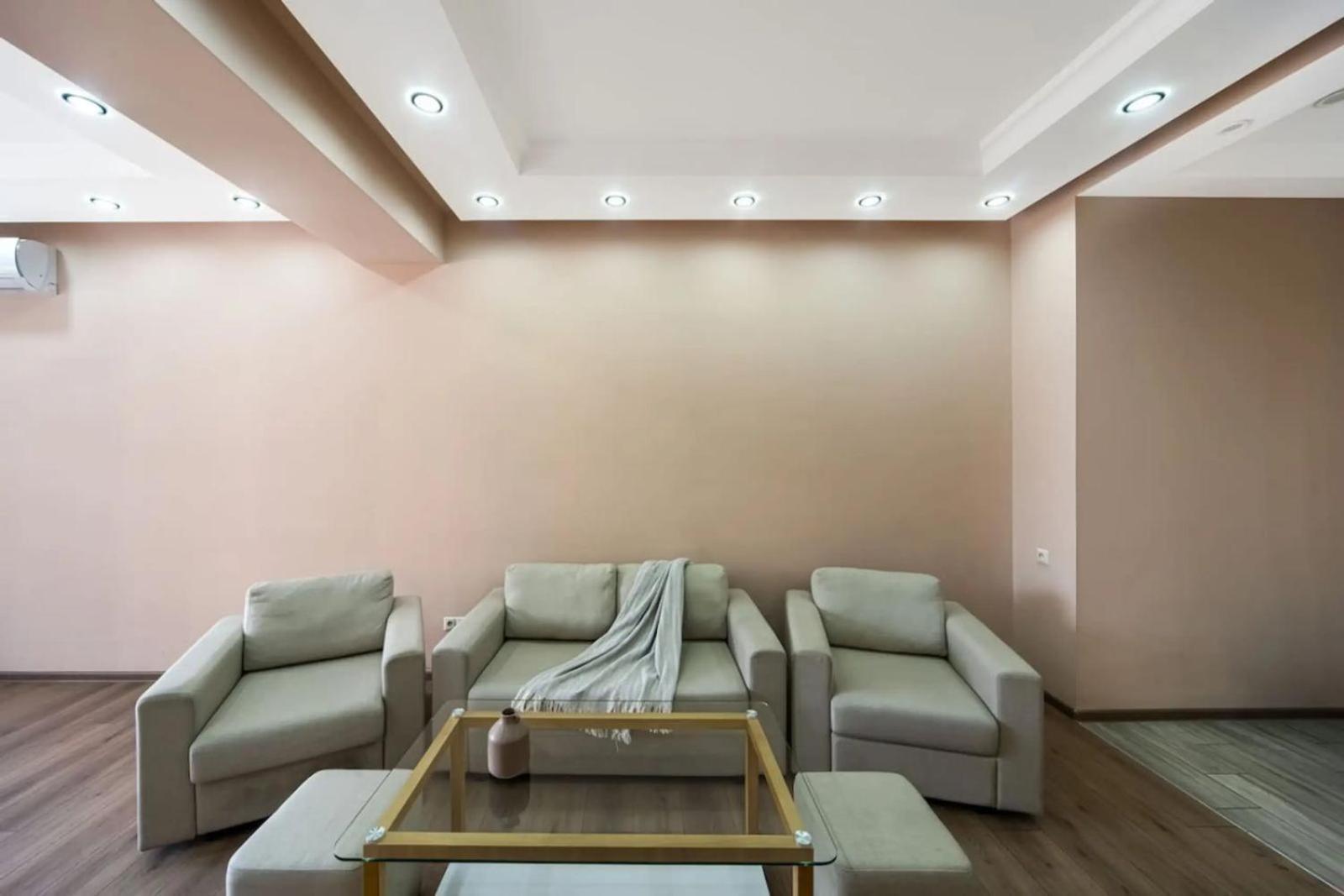 Fantastic Apartments Near Republic Square, Perfect Location, Mystreet Company Yerevan Exterior photo